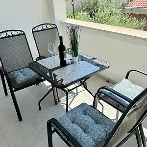 & Petra Guest house